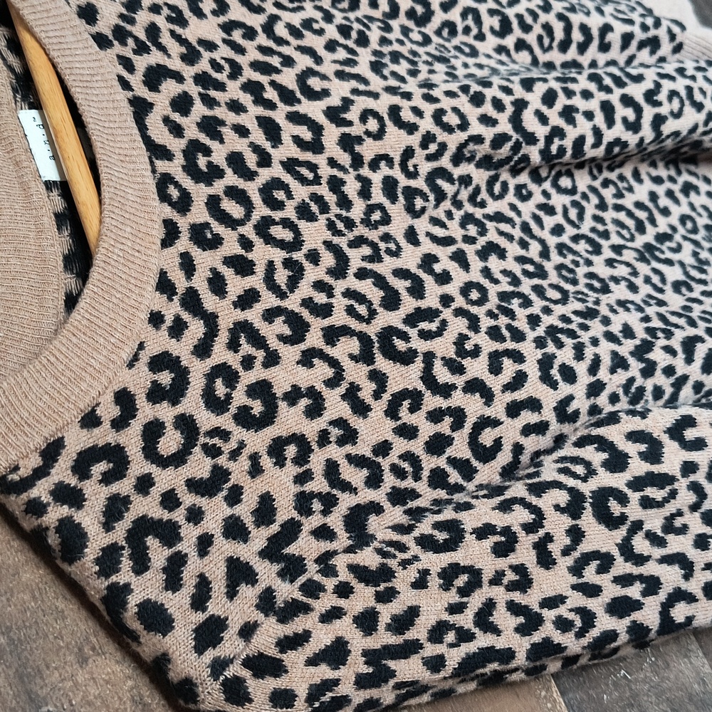 A NEW Day Leopard Tan Black Crew Neck Sweater Sz Lg Women - Picture 4 of 12